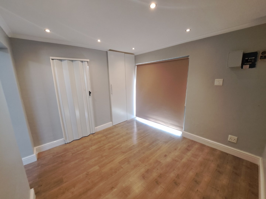 4 Bedroom Property for Sale in Lansdowne Western Cape